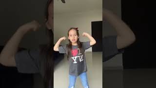 A ella le gusta mucho la musica hija viral baile [upl. by Yor196]