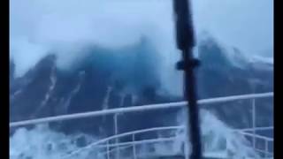 TSUNAMI CAPTADO DESDE UN BARCO [upl. by Enaoj]