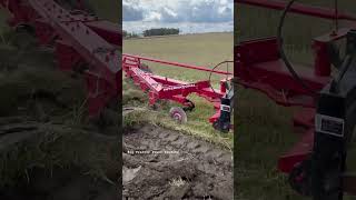 INTERNATIONAL 986 Tractor Plowing caseih bigtractorpower [upl. by Iaht600]