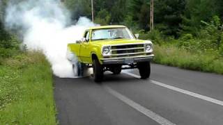 Dodge 440 pickup burnout [upl. by Assetniuq]