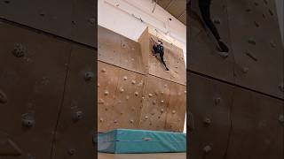 🧗🏻‍♀️climb climber climbing mointainclimbers boldering bolder força escala sports esporte [upl. by Adnovay]