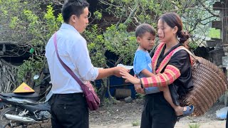 single mother hard working to help kind man harvest fruit compensate for rooster [upl. by Bernarr]