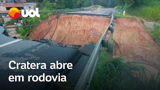 Cratera em rodovia Asfalto cede e abre buraco na BR393 em Barra do Piraí no RJ veja vídeo [upl. by Benoite]