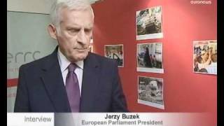 euronews interview  Jerzy Buzek une vraie politique européenne contre lexclusion des Roms [upl. by Myrtle]