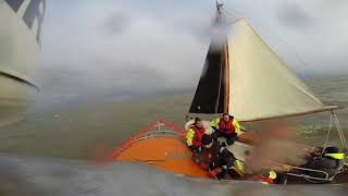 Vaartuig met lekkage op het IJsselmeer [upl. by Schlosser]