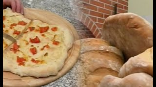 Il pane e la pizza al forno a legna [upl. by Novyaj940]