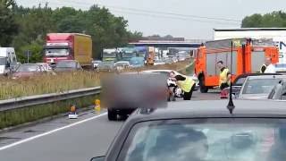 Autobahn1 Problematische Einsatzfahrt der Feuerwehr  Rettungsgasse  autobahnnothelfer 180810 [upl. by Suivatna]