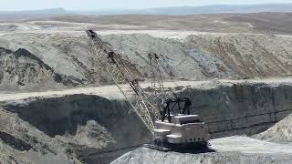 HUGE DRAGLINE EXCAVATOR working in Wyoming coal mine [upl. by Ori]