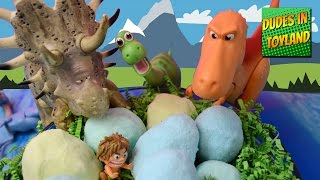 The Good Dinosaur eggs toys SURPRISE fizzing hatching Disney dino toy videos for kids [upl. by Irakuy]