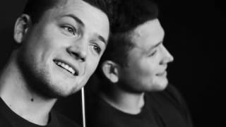 Taron Egerton  Im Still Standing SING 2016 Soundtrack Tous en Scène [upl. by Arivle]