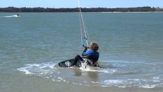 Cours de kitesurf  Comment faire un waterstart  One Launch Kiteboarding [upl. by Vicki]