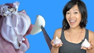 How to Do The Viral GARLIC PEELING Trick  using a knife to pluck out cloves of garlic [upl. by Qiratla]