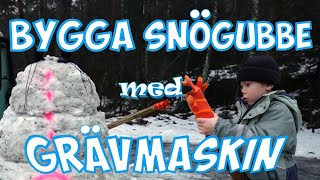 Bygga snögubbe med GRÄVMASKIN [upl. by Alihet]