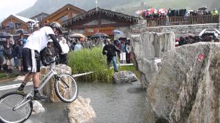 Val Isere Gilles Coustellier simpose sous la pluie [upl. by Lemmueu22]