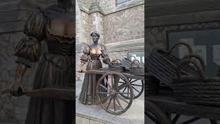 Molly Malone Statue ireland dublin [upl. by Ycart]