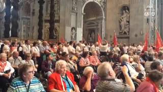 Zweiter Tag der 11 Malteser Romwallfahrt Vor der Messe im Petersdom [upl. by Atram545]