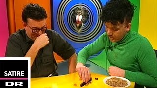 Broder Salsa sorterer müsli  Casper og Mandrilaftalen  DR Satire [upl. by Ruprecht681]