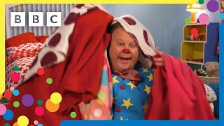 Mr Tumble Builds a Den  Mr Tumble and Friends [upl. by Aenet610]