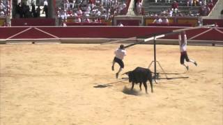 Bull acrobatics Recortes Pamplona 2009 [upl. by Bethel]