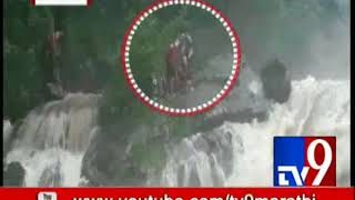 Vasai Chinchoti Waterfall Tragedy 1 dead over 106 people RescuedTV9 [upl. by Nuli]