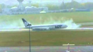 Boeing 767 Emergency Landing Warsaw 2011 [upl. by Fujio704]