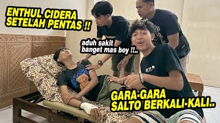 Akibat salto berkalikali saat pentas  Tangan Enthul cidera [upl. by Pepper]