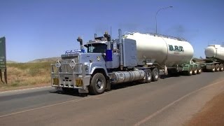 Mack Superliner V8 roadtrain great sound [upl. by Akeryt]