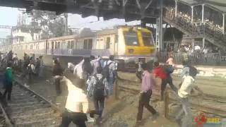 Stone Pelting On Speeding Mumbai Local At Diva Railway Station [upl. by Marela]