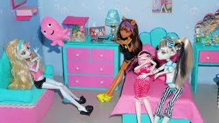 Monster High in a Scary Sleepover stopmotion [upl. by Chapell819]