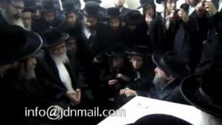 Various Rebbes  Nichum Aveilim in Tolaas Yakov  Cheshvan 5771 long [upl. by Aicinet]