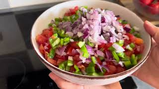 SALADE MAROCAINE ULTRA FRAICHE  TOMATES OIGNONS POIVRONS  REALISÉE EN 5 MINUTES CHRONO [upl. by Anoirtac709]