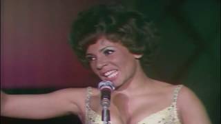 Shirley Bassey Chi Si Vuol Bene Come Noi [upl. by Boyt]