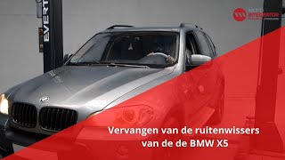 Vervangen van de ruitenwissers in de BMW X5 [upl. by Eek993]