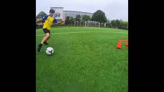 Dribbeltechnieken oefenen Dribbelen VoetbalTechnieken Skills [upl. by Ogeid]