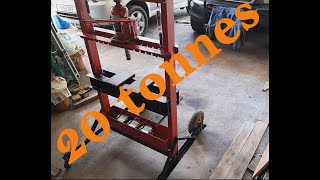 HOMEMADE HYDRAULIC PRESS  PRESSE HYDRAULIQUE FAIT MAISON [upl. by Aramanta]