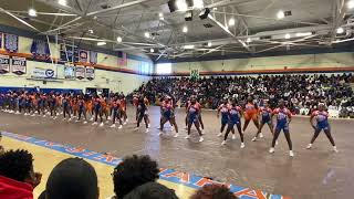 Stranahan high school cheerleading pep rally 2022 🧡💙🤍 class of 2226 godragons [upl. by Greenburg]