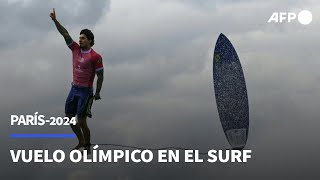 Vuelo olímpico en el surf de París2024  AFP [upl. by Eckmann]