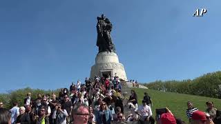 Treptower ParkTag des Sieges 2022 [upl. by Ahseym876]