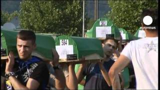 Entierro en Srebrenica 16 años después [upl. by Holle]