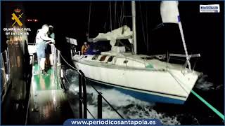 La Guardia Civil rescata a cuatro tripulantes de un velero francés a la deriva en Tabarca [upl. by Nekciv]