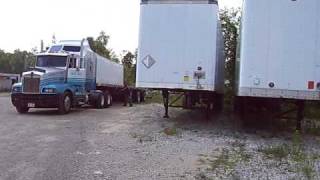 Kenworth T600A hooking up to trailer [upl. by Yarised]