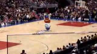 Harlem Globetrotter Mascot Dancing [upl. by Nagoh]