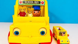 School Bus FIELD TRIP with Daniel Tigers Neighbourhood Toys Vintage FISHER PRICE Little People [upl. by Ocihc268]