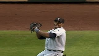 SEAHOU Guillen throws out Berkman at third [upl. by Jaquelyn194]