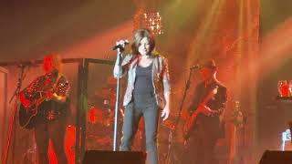 Martina McBride Live singing quotIndependence Dayquot [upl. by Ayokahs]