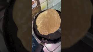 Paratha lovers 😍 recipe roti foodparatha yummyparatha streetfoodshots youtubeshorts [upl. by Ahseki157]