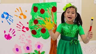 Jannie Learn Colors w Fun Colorful Paint Hands amp Feet Educational Kids Toys [upl. by Krause46]