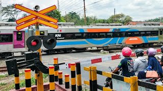 Palang Pintu Kereta Api JPL 363aRailroad Crossing IndonesiaKA Taksaka [upl. by Toiboid]