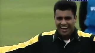 Waqar Younis 7 36 HQ Pakistan v England at Leeds 2001 Natwest SeriesZAHID 8801712504193 [upl. by Ellenyl]