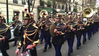 Musique de la Garde Républicaine défile à Paris [upl. by Anil]